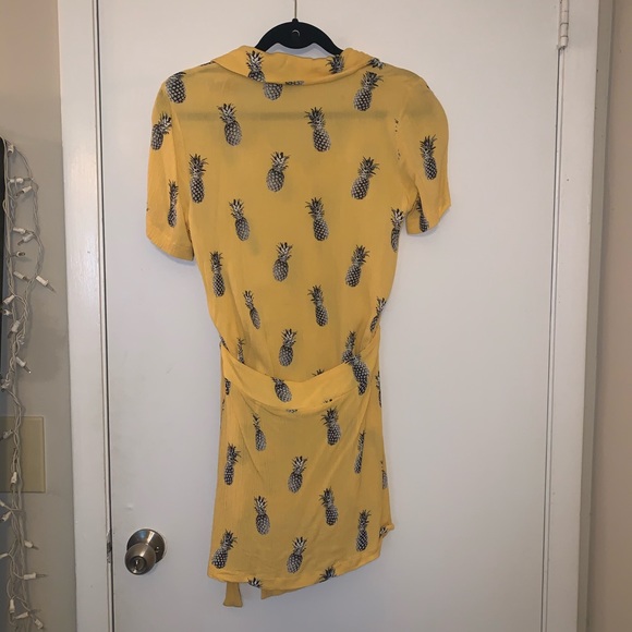 Cute yellow and pineapple print minidress - Picture 2 of 4
